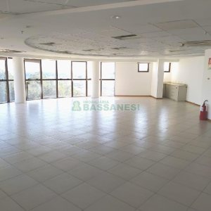 Sala com 455m², 8 vagas, no bairro Sanvitto em Caxias do Sul para Alugar