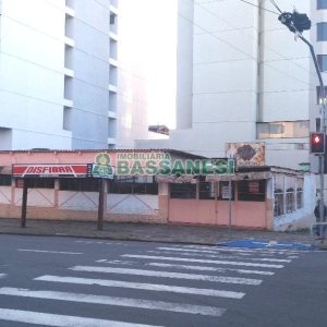 Terreno com 484m², no bairro Centro em Caxias do Sul para Alugar ou Comprar