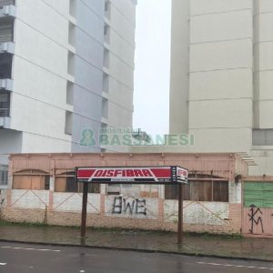 Terreno com 484m², no bairro Centro em Caxias do Sul para Alugar ou Comprar