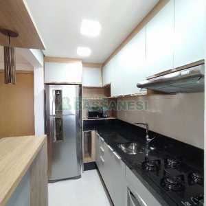 Apto Mobiliado com 54m², 1 dormitório, 2 vagas, no bairro Centro em Caxias do Sul para Alugar