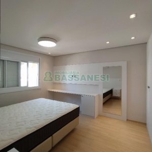 Apto Mobiliado com 54m², 1 dormitório, 2 vagas, no bairro Centro em Caxias do Sul para Alugar