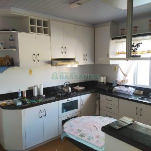 Casa Mobiliada com 130m², 2 dormitórios, 2 vagas, no bairro Presidente Vargas em Caxias do Sul para Comprar