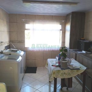 Casa Mobiliada com 130m², 2 dormitórios, 2 vagas, no bairro Presidente Vargas em Caxias do Sul para Comprar