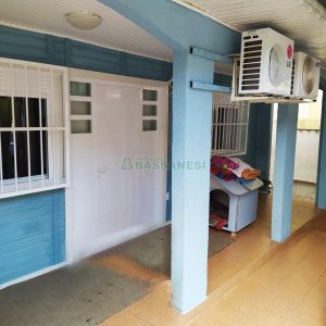 Casa Mobiliada com 130m², 2 dormitórios, 2 vagas, no bairro Presidente Vargas em Caxias do Sul para Comprar