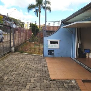 Casa Mobiliada com 130m², 2 dormitórios, 2 vagas, no bairro Presidente Vargas em Caxias do Sul para Comprar