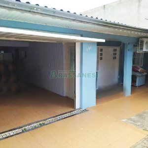 Casa Mobiliada com 130m², 2 dormitórios, 2 vagas, no bairro Presidente Vargas em Caxias do Sul para Comprar