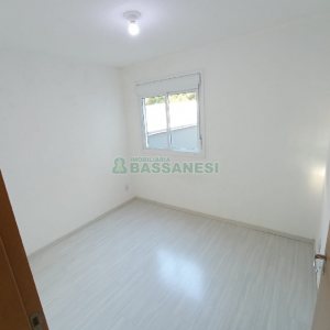 Apartamento com 52m², 2 dormitórios, 1 vaga, no bairro Charqueadas em Caxias do Sul para Alugar