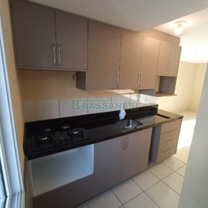Apartamento com 52m², 2 dormitórios, 1 vaga, no bairro Charqueadas em Caxias do Sul para Alugar