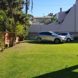 Casa, 3 dormitórios, 4 vagas, no bairro Petrópolis em Caxias do Sul para Comprar