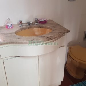 Casa, 3 dormitórios, 4 vagas, no bairro Petrópolis em Caxias do Sul para Comprar