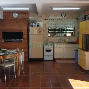 Casa, 3 dormitórios, 4 vagas, no bairro Petrópolis em Caxias do Sul para Comprar