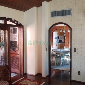 Casa, 3 dormitórios, 4 vagas, no bairro Petrópolis em Caxias do Sul para Comprar