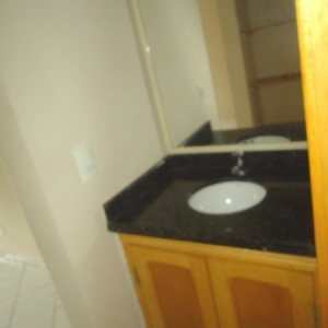 Kitinete com 30m², 1 dormitório, 1 vaga, no bairro Petrópolis em Caxias do Sul para Alugar