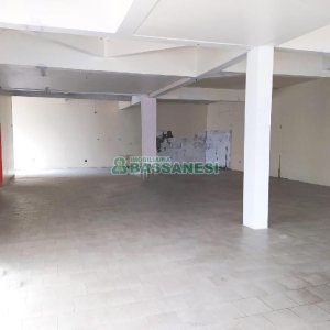 Loja com 239m², no bairro Madureira em Caxias do Sul para Alugar