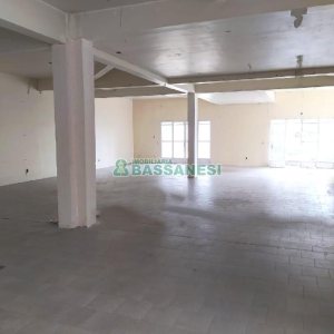 Loja com 239m², no bairro Madureira em Caxias do Sul para Alugar