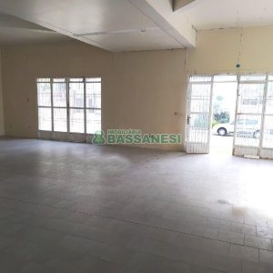 Loja com 239m², no bairro Madureira em Caxias do Sul para Alugar