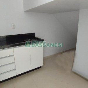 Loja com 100m², 2 vagas, no bairro Madureira em Caxias do Sul para Alugar