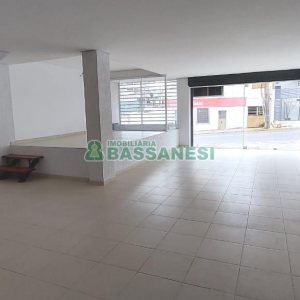Loja com 100m², 2 vagas, no bairro Madureira em Caxias do Sul para Alugar