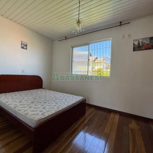 Casa com 98m², 3 dormitórios, 1 vaga, no bairro Esplanada em Caxias do Sul para Alugar