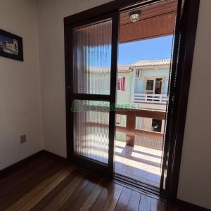 Casa com 98m², 3 dormitórios, 1 vaga, no bairro Esplanada em Caxias do Sul para Alugar