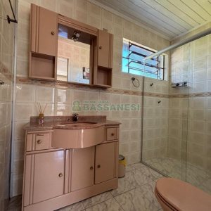 Casa com 98m², 3 dormitórios, 1 vaga, no bairro Esplanada em Caxias do Sul para Alugar