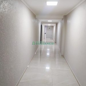 Apto Mobiliado com 68m², 2 dormitórios, 2 vagas, no bairro Lourdes em Caxias do Sul para Comprar