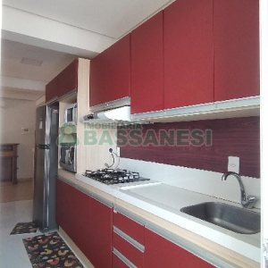 Apto Mobiliado com 68m², 2 dormitórios, 2 vagas, no bairro Lourdes em Caxias do Sul para Comprar