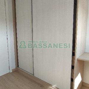 Apto Mobiliado com 68m², 2 dormitórios, 2 vagas, no bairro Lourdes em Caxias do Sul para Comprar