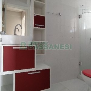 Apto Mobiliado com 68m², 2 dormitórios, 2 vagas, no bairro Lourdes em Caxias do Sul para Comprar