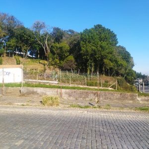 Terreno com 384m², no bairro Sagrada Família em Caxias do Sul para Comprar