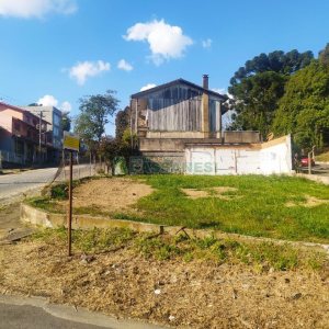 Terreno com 384m², no bairro Sagrada Família em Caxias do Sul para Comprar