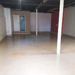 Loja com 84m², no bairro Medianeira em Caxias do Sul para Alugar