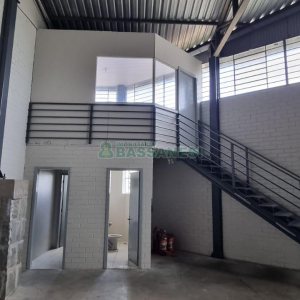 Pavilhão com 380m², no bairro Nossa Senhora de Fátima em Caxias do Sul para Alugar