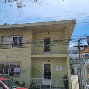 Casa com 200m², 3 dormitórios, 1 vaga, no bairro Rio Branco em Caxias do Sul para Comprar