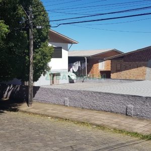 Casa, 4 dormitórios, 1 vaga, no bairro São José em Caxias do Sul para Comprar