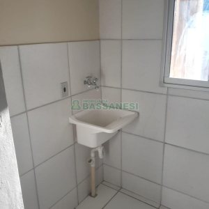 Apartamento com 52m², 2 dormitórios, 1 vaga, no bairro Desvio Rizzo em Caxias do Sul para Comprar
