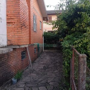 Casa com 112m², 2 dormitórios, 1 vaga, no bairro Santa Corona em Caxias do Sul para Comprar