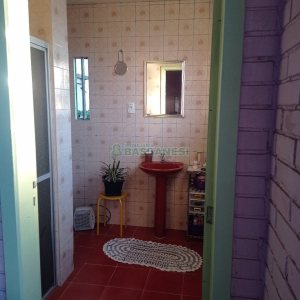 Casa com 112m², 2 dormitórios, 1 vaga, no bairro Santa Corona em Caxias do Sul para Comprar