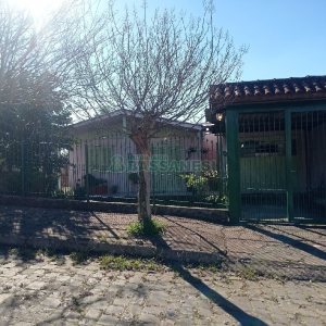Casa com 112m², 2 dormitórios, 1 vaga, no bairro Santa Corona em Caxias do Sul para Comprar