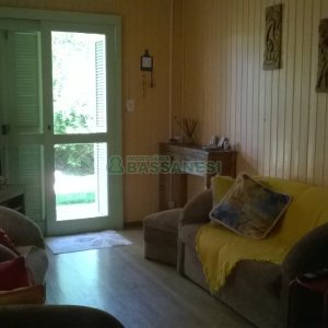 Casa com 112m², 2 dormitórios, 1 vaga, no bairro Santa Corona em Caxias do Sul para Comprar