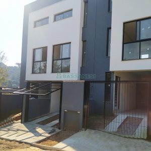 Sobrado com 86m², 2 dormitórios, 2 vagas, no bairro Nossa Senhora da Saúde em Caxias do Sul para Comprar