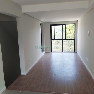 Sobrado com 86m², 2 dormitórios, 2 vagas, no bairro Nossa Senhora da Saúde em Caxias do Sul para Comprar