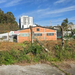 Terreno com 825m², no bairro Sanvitto em Caxias do Sul para Comprar