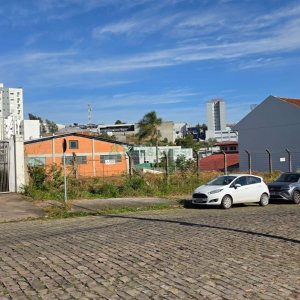 Terreno com 825m², no bairro Sanvitto em Caxias do Sul para Comprar