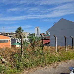 Terreno com 825m², no bairro Sanvitto em Caxias do Sul para Comprar