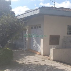 Casa com 360m², 3 dormitórios, 1 vaga, no bairro Lourdes em Caxias do Sul para Comprar