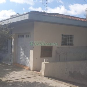 Casa com 360m², 3 dormitórios, 1 vaga, no bairro Lourdes em Caxias do Sul para Comprar