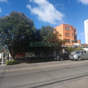 Casa com 360m², 3 dormitórios, 1 vaga, no bairro Lourdes em Caxias do Sul para Comprar