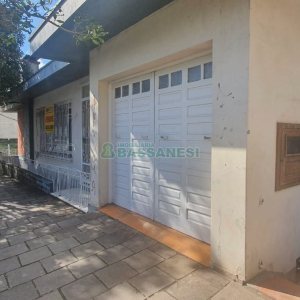 Casa com 360m², 3 dormitórios, 1 vaga, no bairro Lourdes em Caxias do Sul para Comprar
