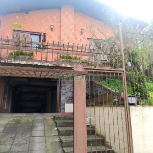 Casa Comercial com 250m², 4 dormitórios, 4 vagas, no bairro Lourdes em Caxias do Sul para Alugar ou Comprar